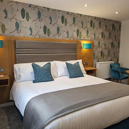 The Briar Court Hotel Huddersfield Extérieur photo
