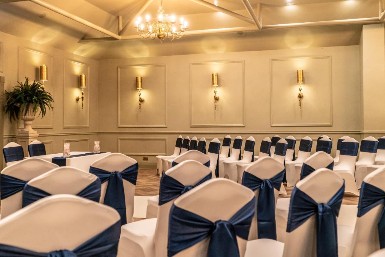 The Briar Court Hotel Huddersfield Extérieur photo