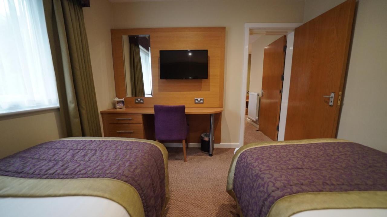 The Briar Court Hotel Huddersfield Extérieur photo