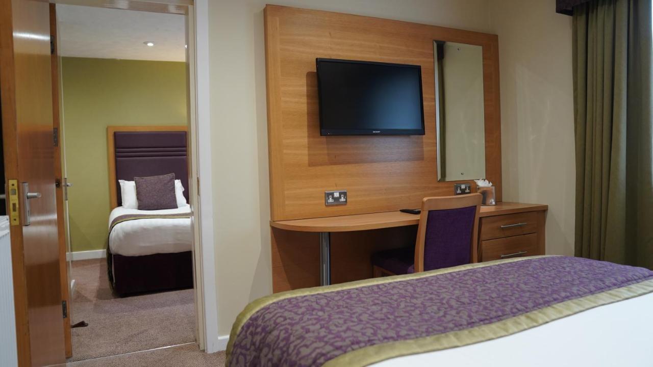 The Briar Court Hotel Huddersfield Extérieur photo