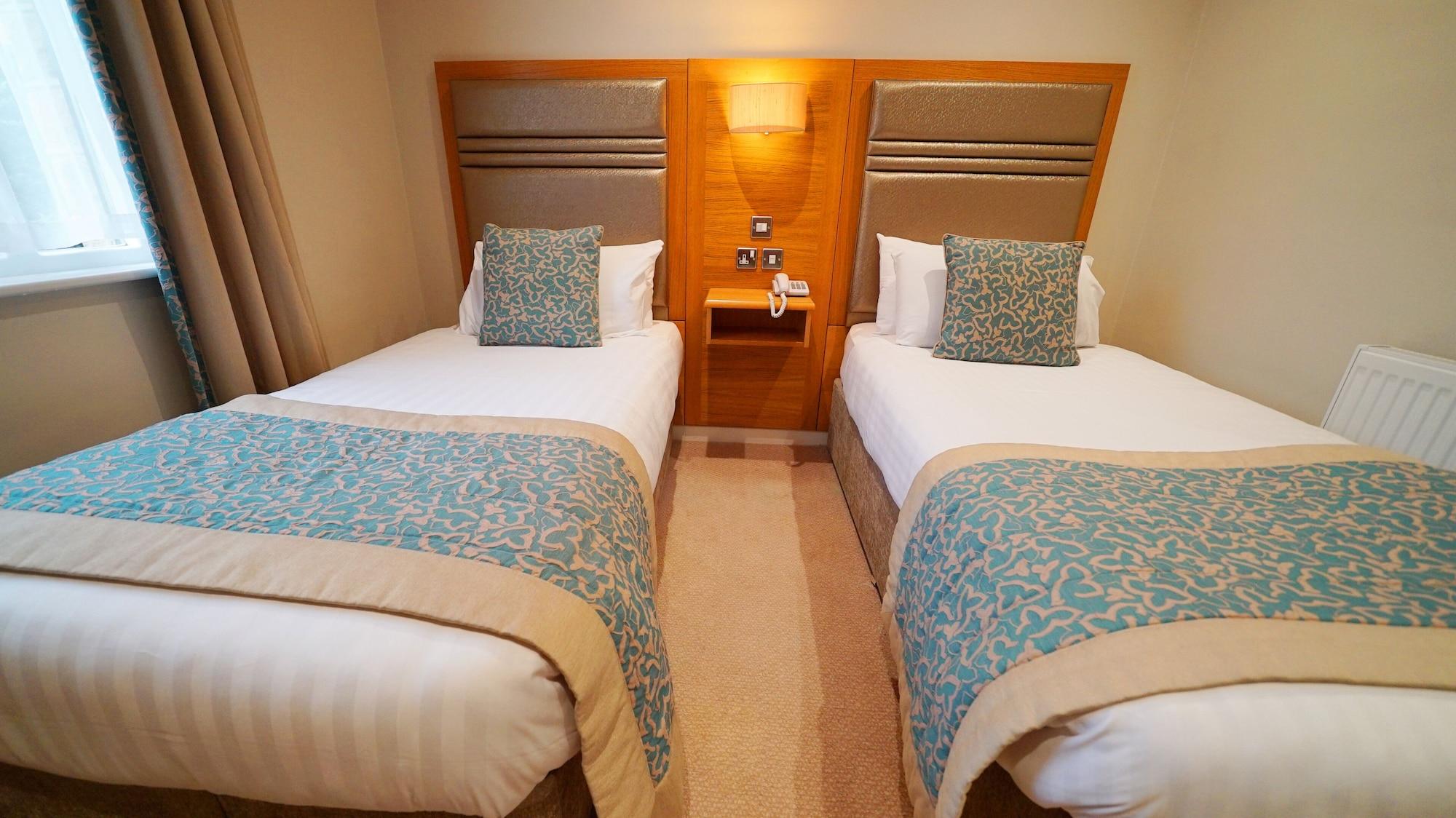 The Briar Court Hotel Huddersfield Extérieur photo