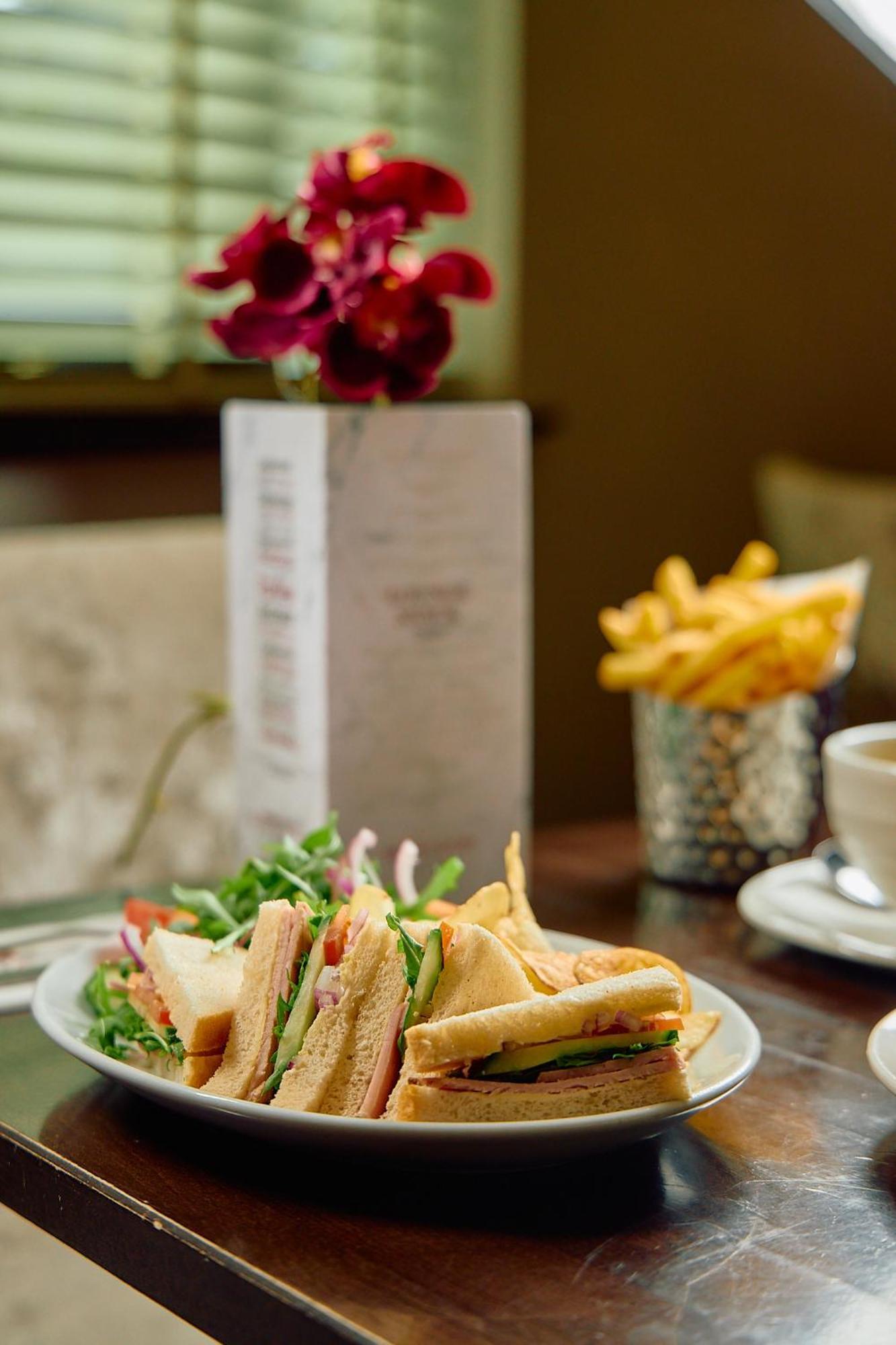 The Briar Court Hotel Huddersfield Extérieur photo