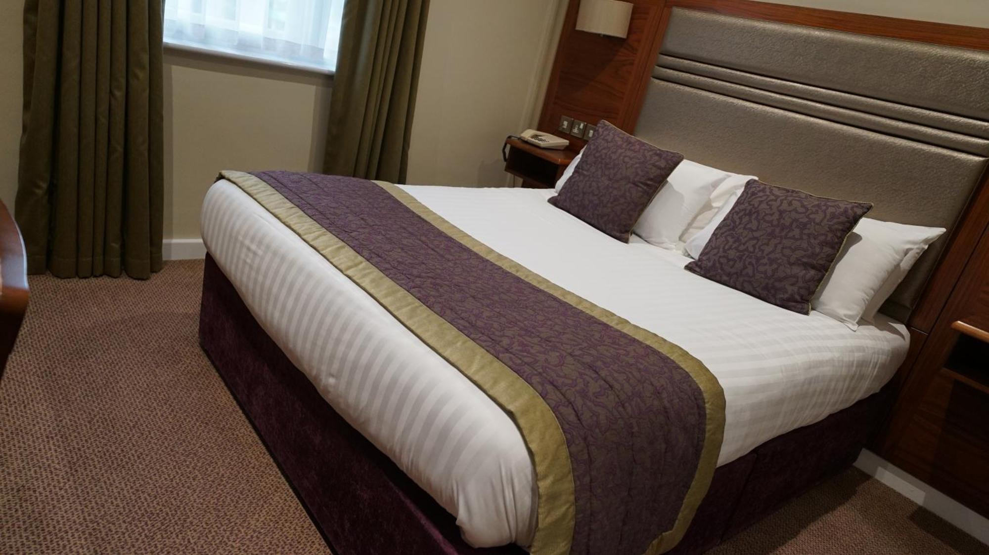 The Briar Court Hotel Huddersfield Extérieur photo