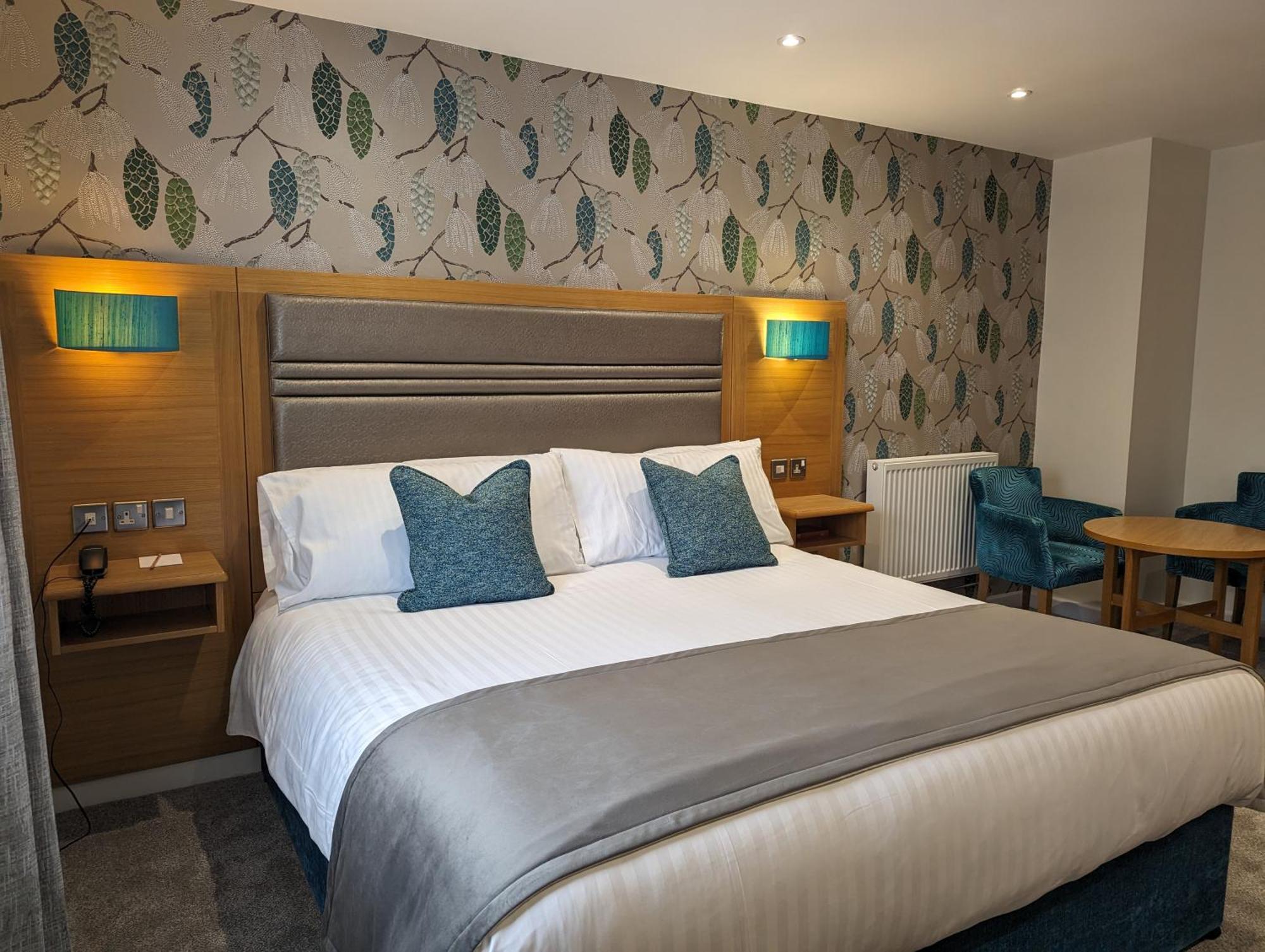 The Briar Court Hotel Huddersfield Extérieur photo