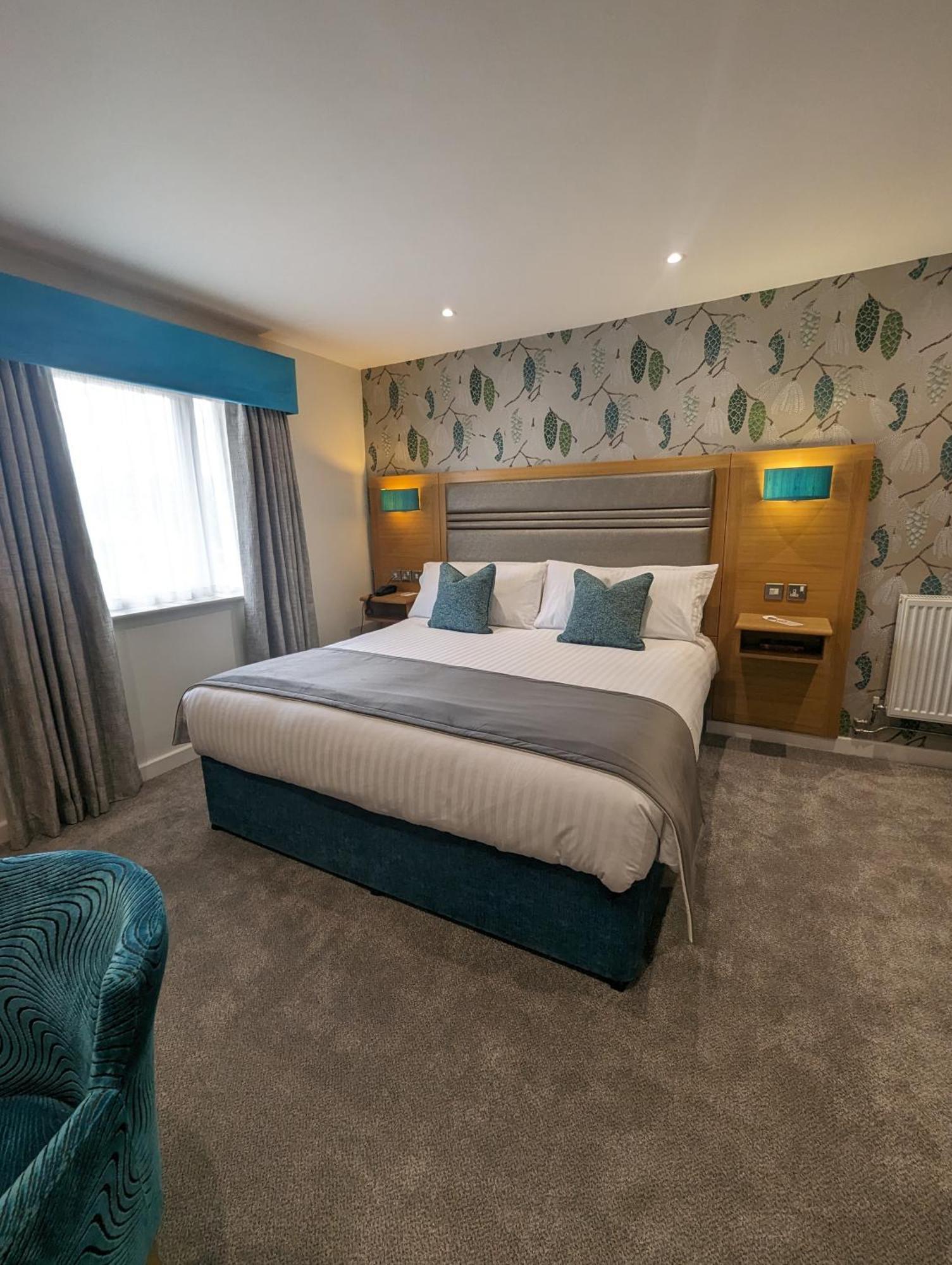 The Briar Court Hotel Huddersfield Extérieur photo