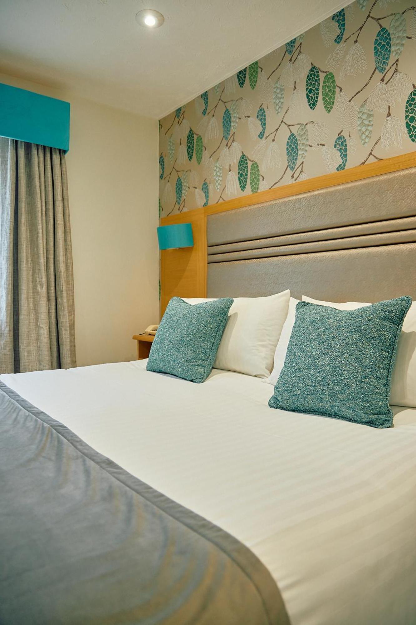 The Briar Court Hotel Huddersfield Extérieur photo