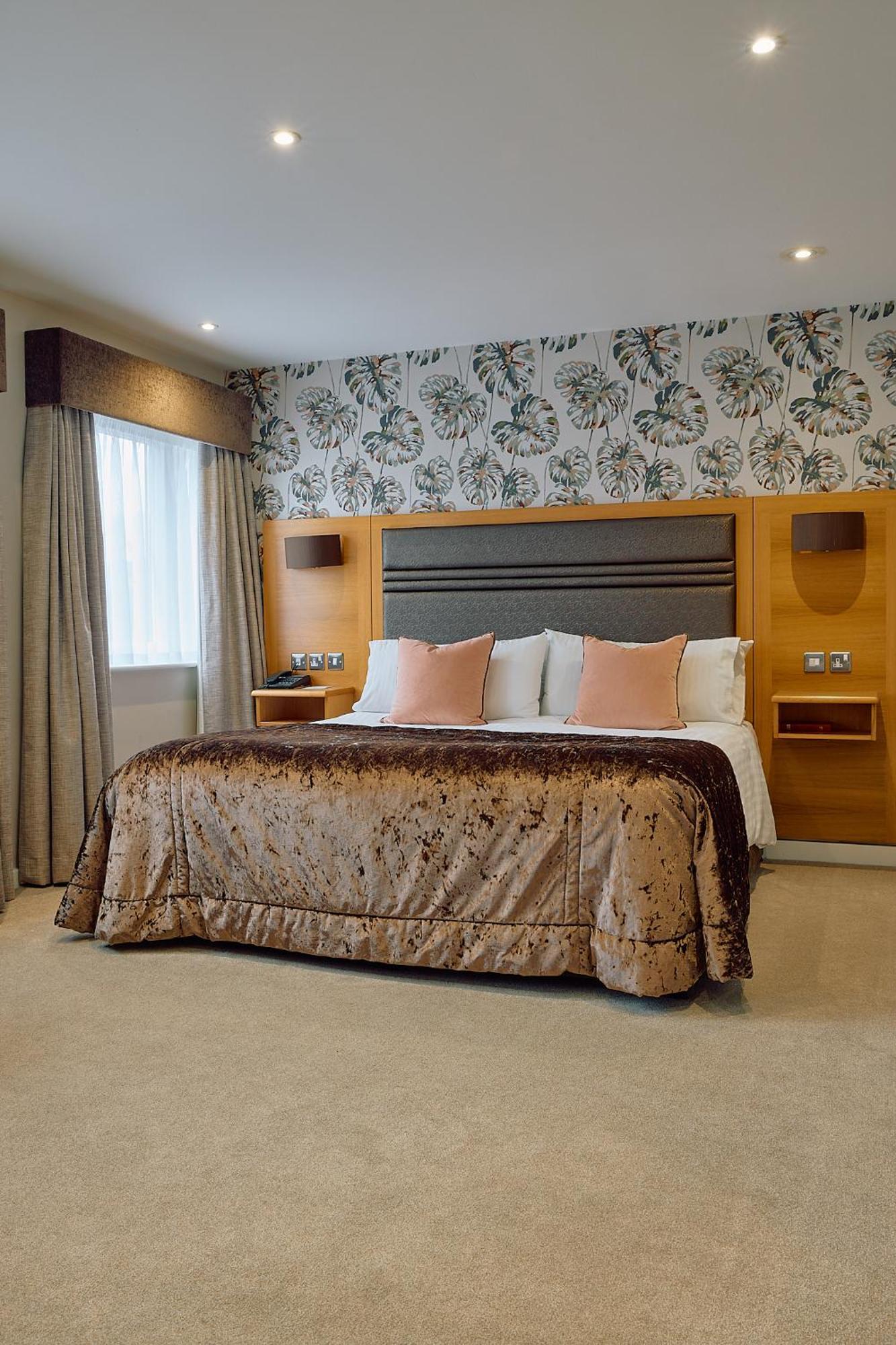 The Briar Court Hotel Huddersfield Extérieur photo