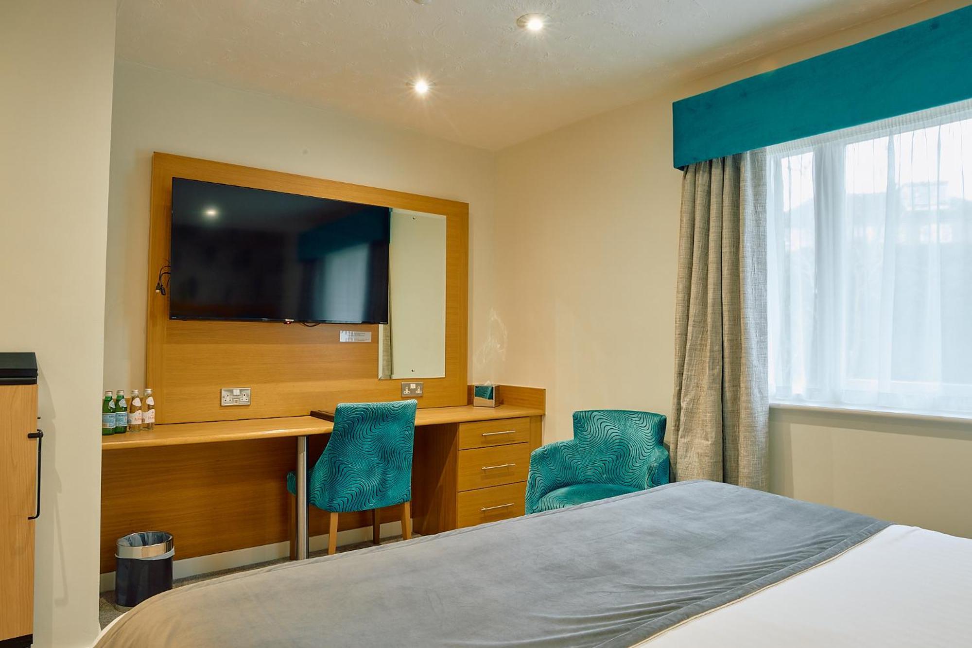 The Briar Court Hotel Huddersfield Extérieur photo