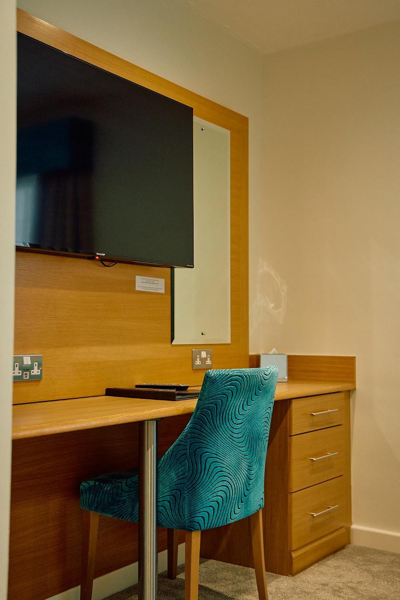 The Briar Court Hotel Huddersfield Extérieur photo