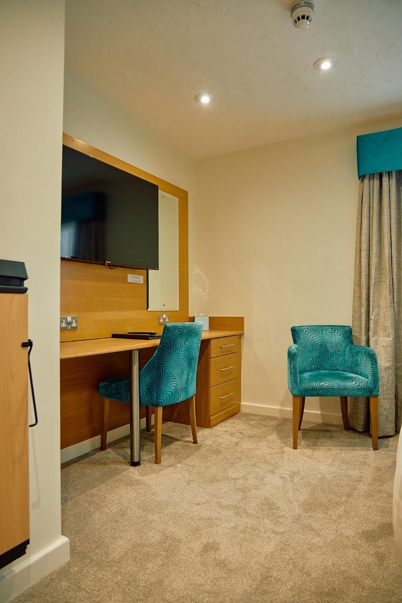 The Briar Court Hotel Huddersfield Extérieur photo