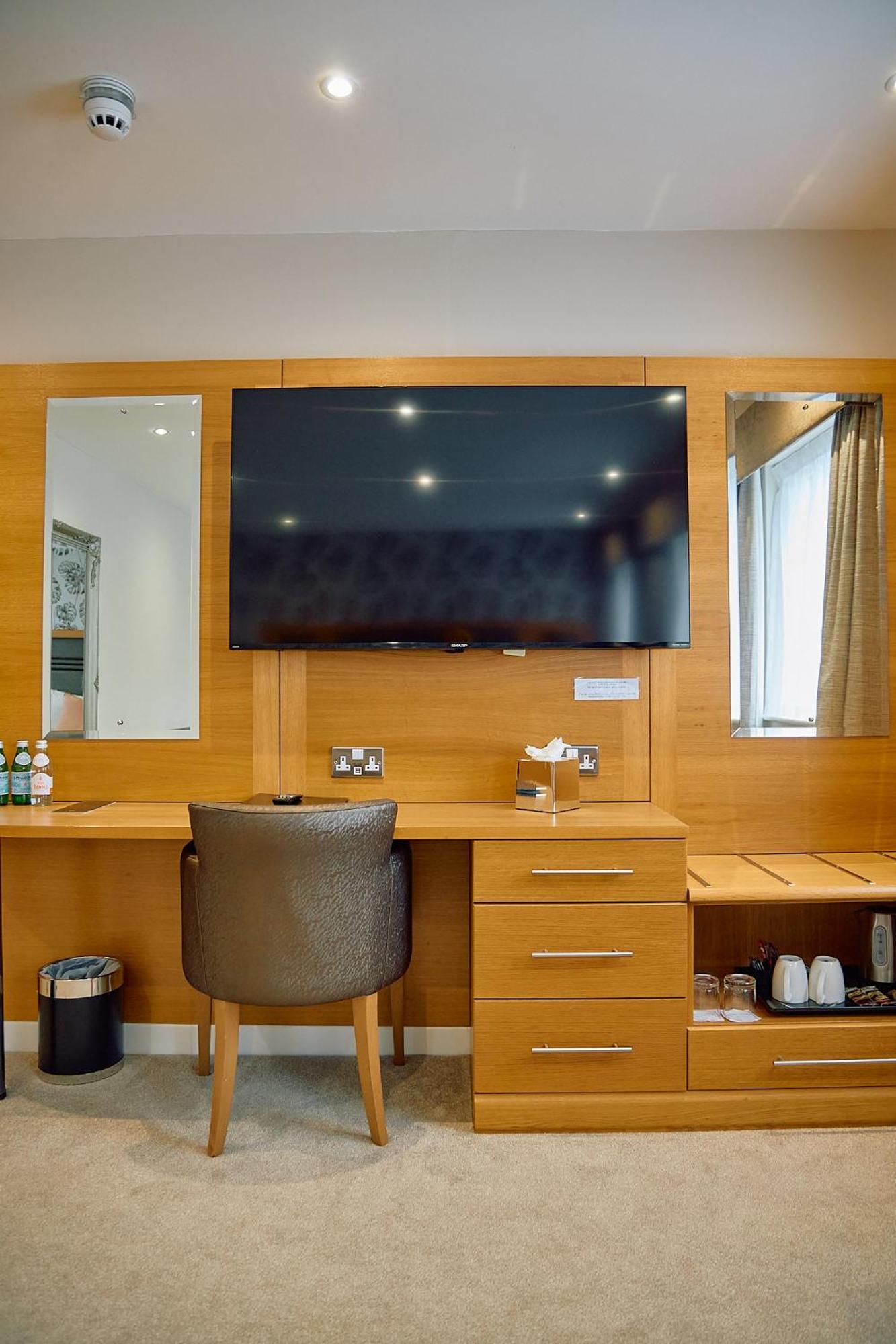 The Briar Court Hotel Huddersfield Extérieur photo