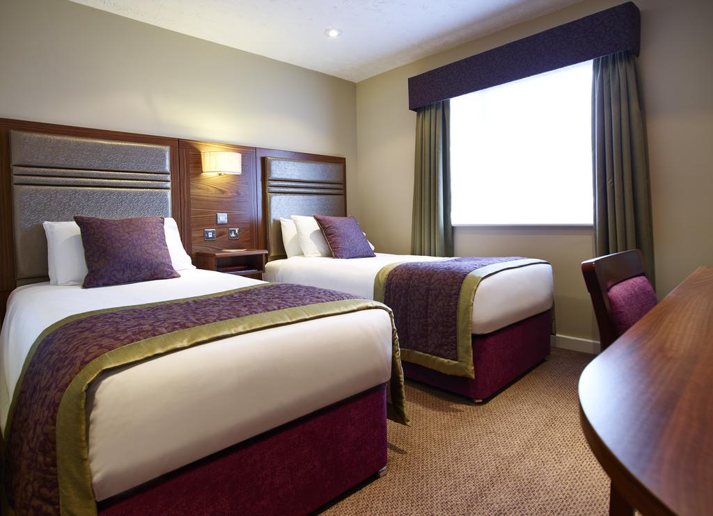 The Briar Court Hotel Huddersfield Extérieur photo
